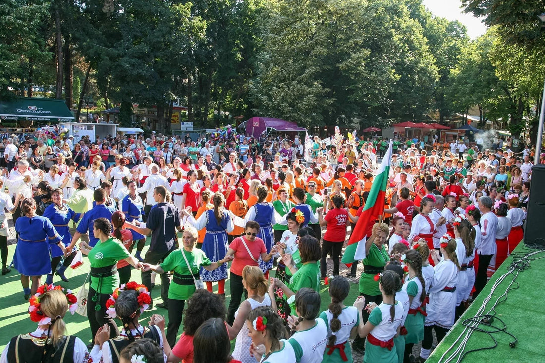 Какво да облечем на „Пролетно хоро“ във Велинград – програма, въпроси и полезни съвети - Roberto Fashion Store