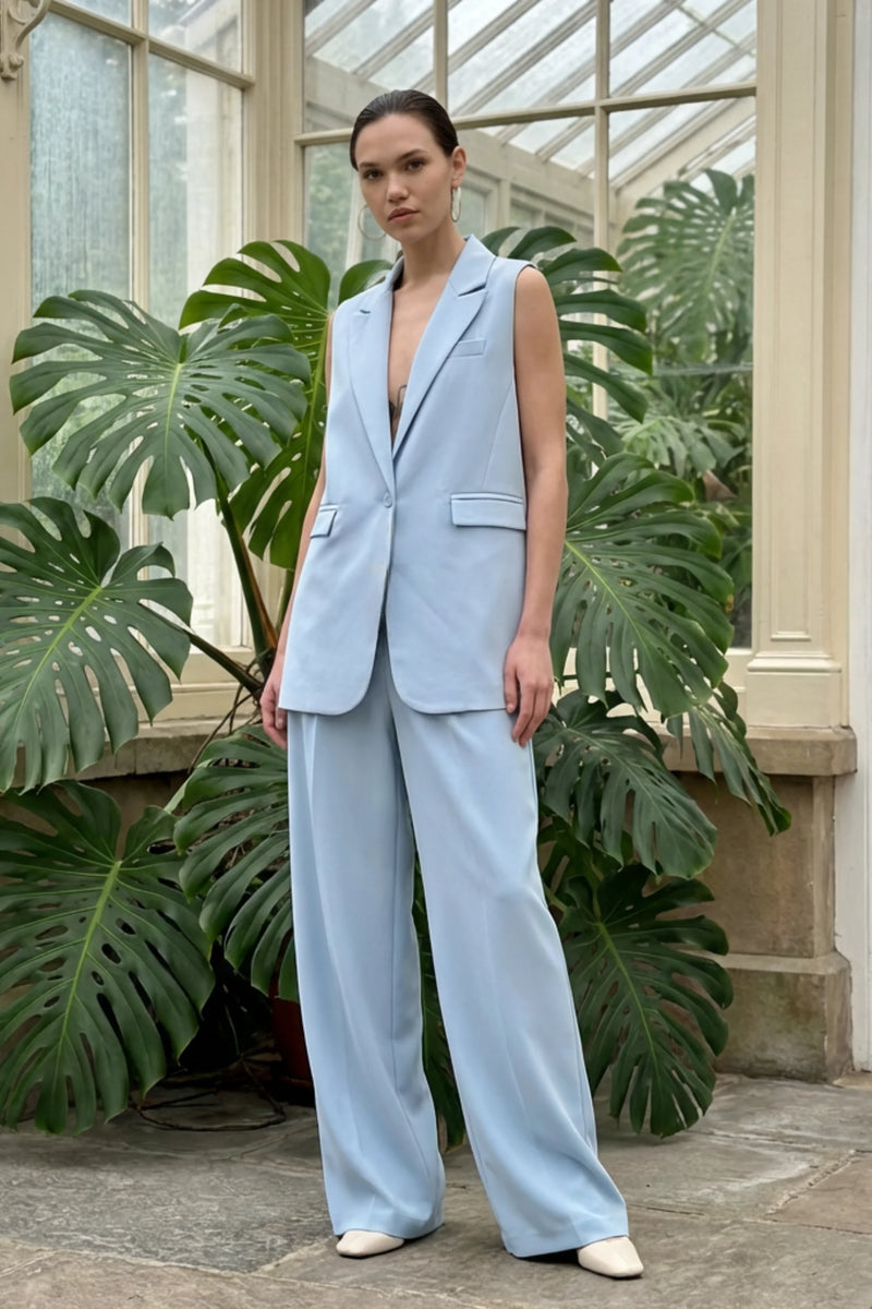 Дамски Комплект "Cyrene" в син цвят за смела, модерна жена. Кройката без ръкави и широките панталони