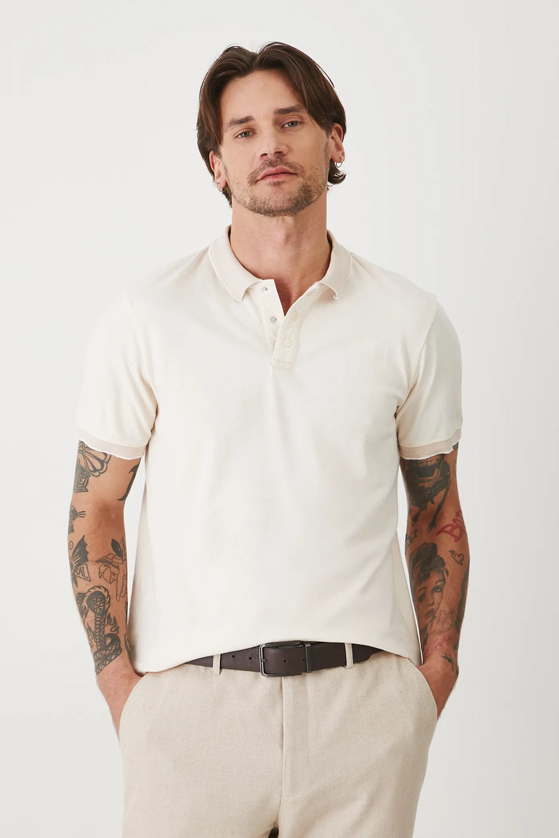 Мъжка поло тениска за всякакви поводи в бежов цвят