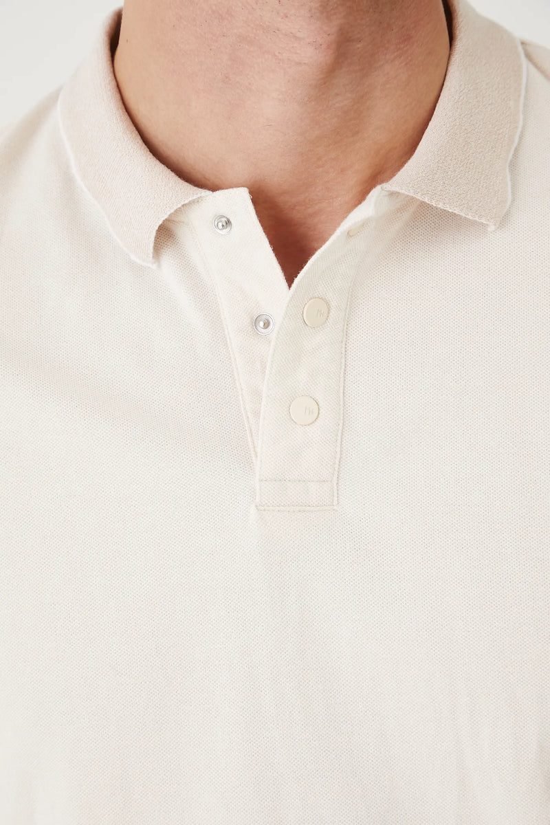 Мъжка поло тениска за всякакви поводи в бежов цвят