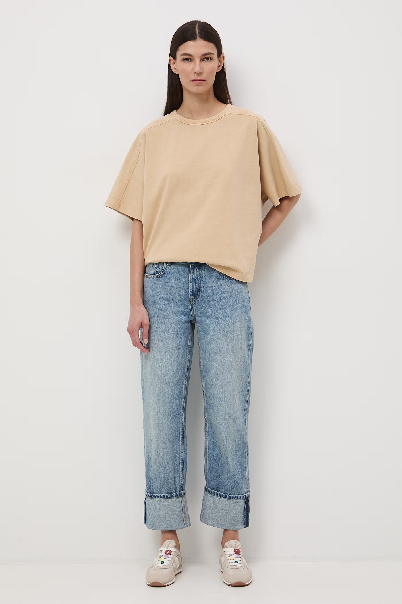 Дамски дънки от тип "Straight Fit" в измит син цвят с маншет