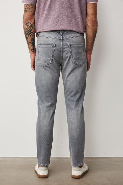 Мъжки дънки с "Tapered" кройка в сив цвят