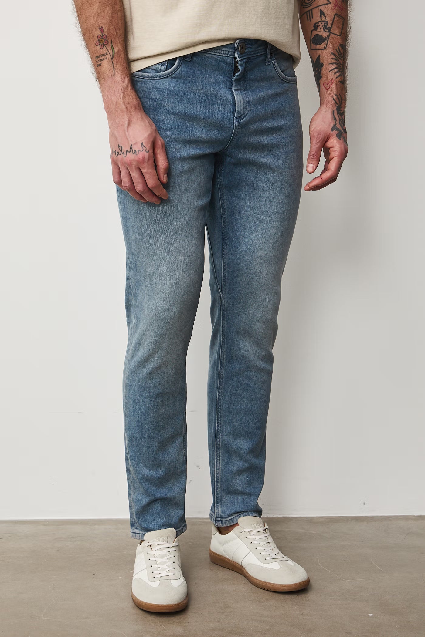 Мъжки дънки тип "Slim Fit" в измит син цвят