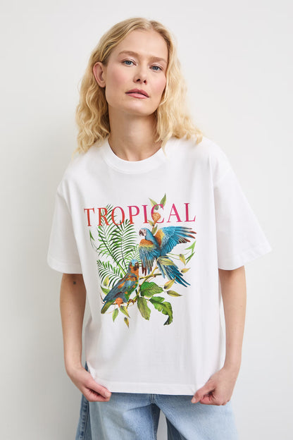 Дамска тениска в бял цвят с принт "Tropical"