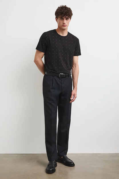 Черна мъжка тениска слим кройка с дребен принт - снимка 1