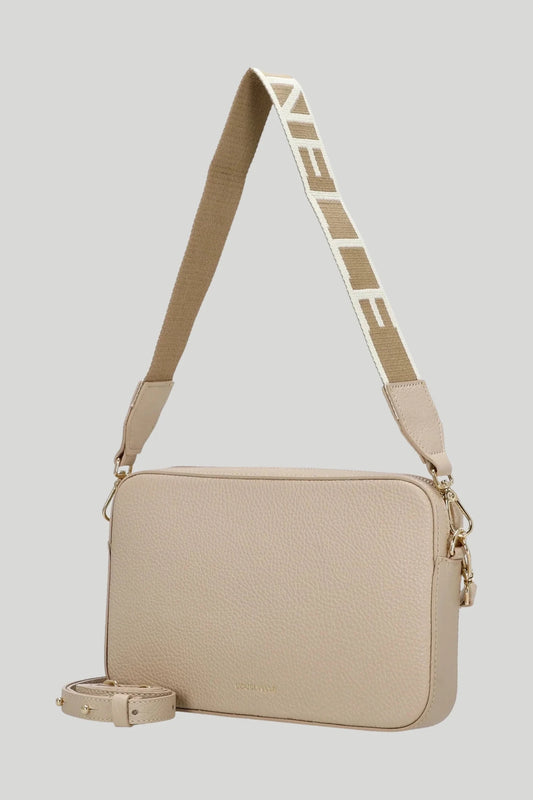 Дамска кожена чанта през рамо Coccinelle Tebe, бежова Coccinelle Roberto Fashion Store Bag E5MN555M301-N64-TU One Size