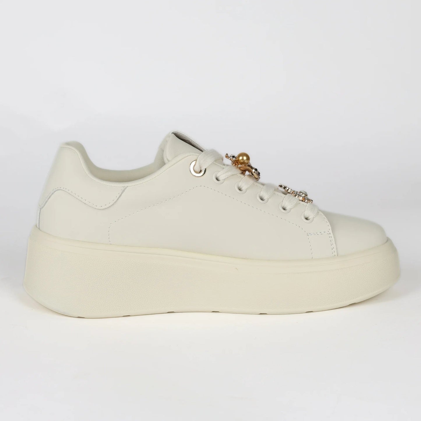 Дамски Сникърси с брошки, Бял Gold 'n Gold Roberto Fashion Store Sneakers GNG1012SNKWHIBRC36 36