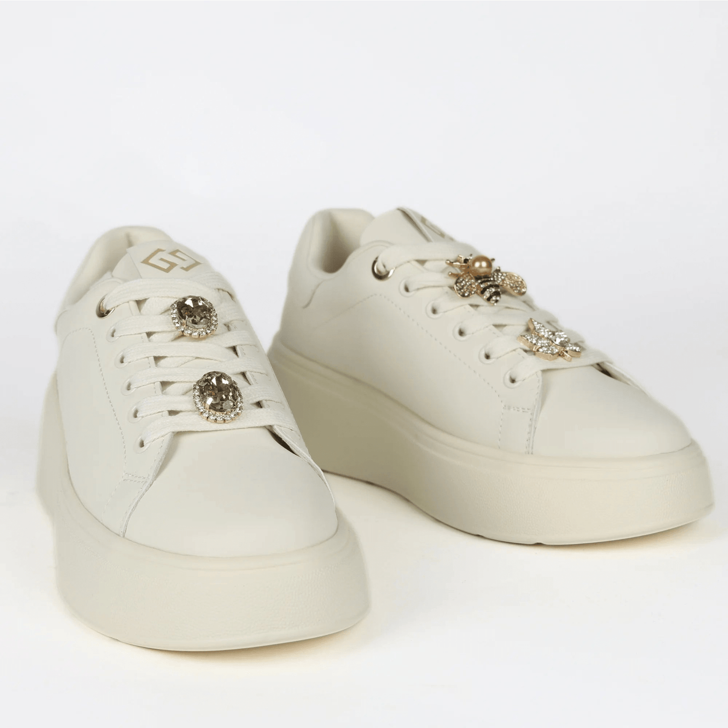 Дамски Сникърси с брошки, Бял Gold&Gold Roberto Fashion Store Sneakers GNG1012SNKWHIBRC36 36