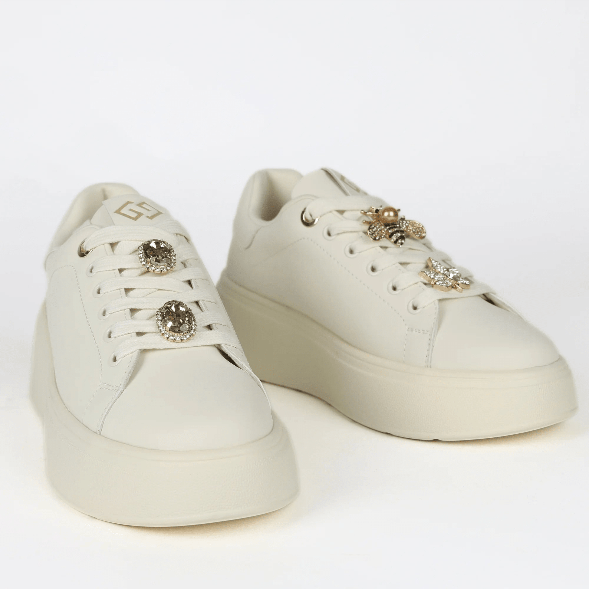 Дамски Сникърси с брошки, Бял Gold&Gold Roberto Fashion Store Sneakers GNG1012SNKWHIBRC36 36
