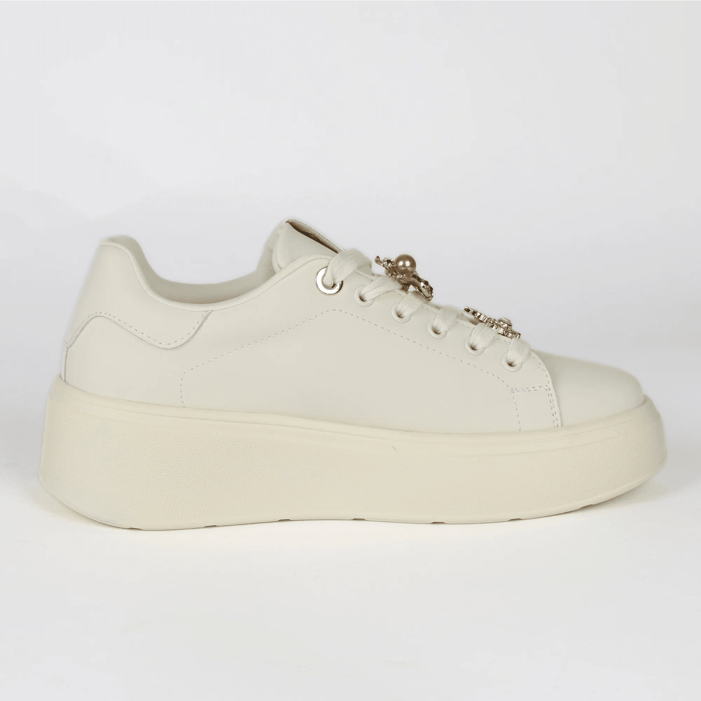 Дамски Сникърси с брошки, Бял Gold&Gold Roberto Fashion Store Sneakers GNG1012SNKWHIBRC36 36