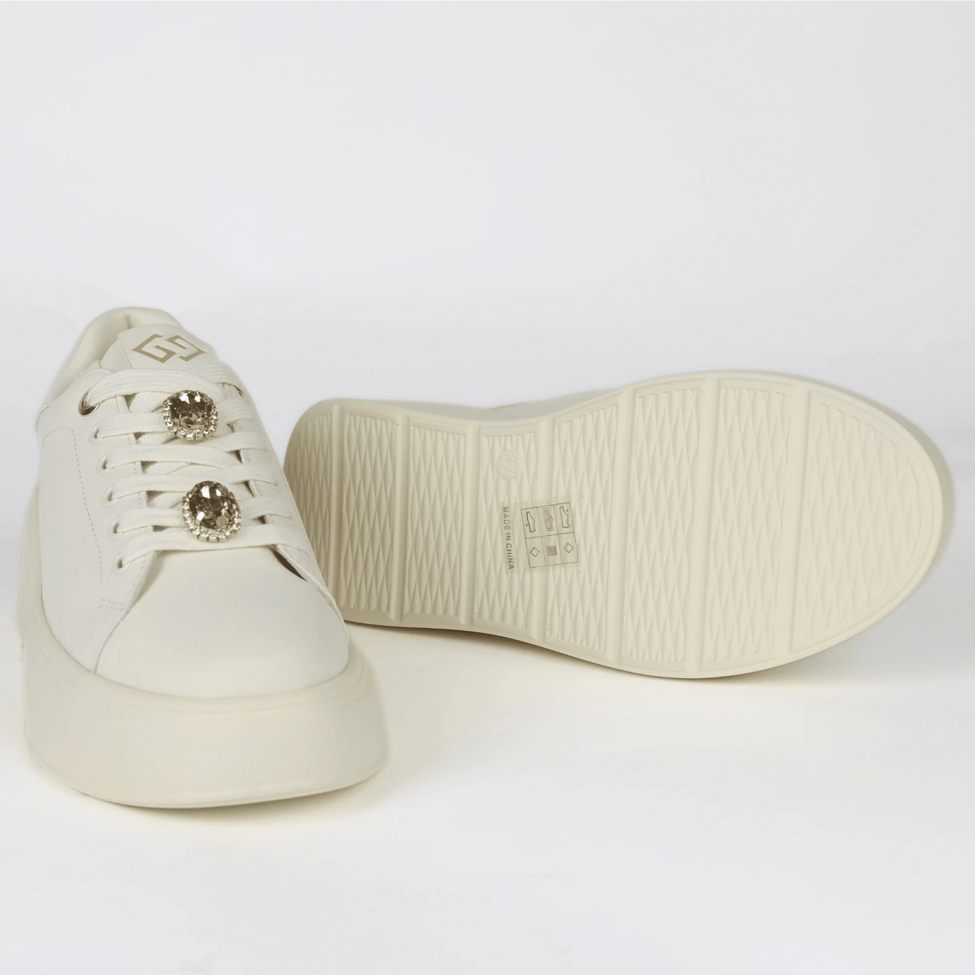 Дамски Сникърси с брошки, Бял Gold&Gold Roberto Fashion Store Sneakers GNG1012SNKWHIBRC36 36