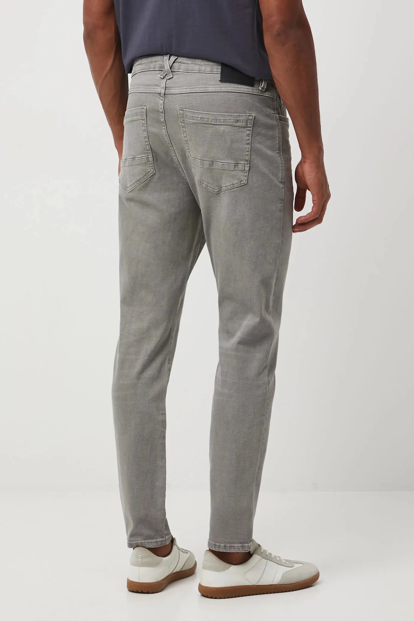 Мъжки дънки тип "Straight Fit" в светлосив цвят Medicine Roberto Fashion Store T-shirt RW25SJM201-90J-31 31