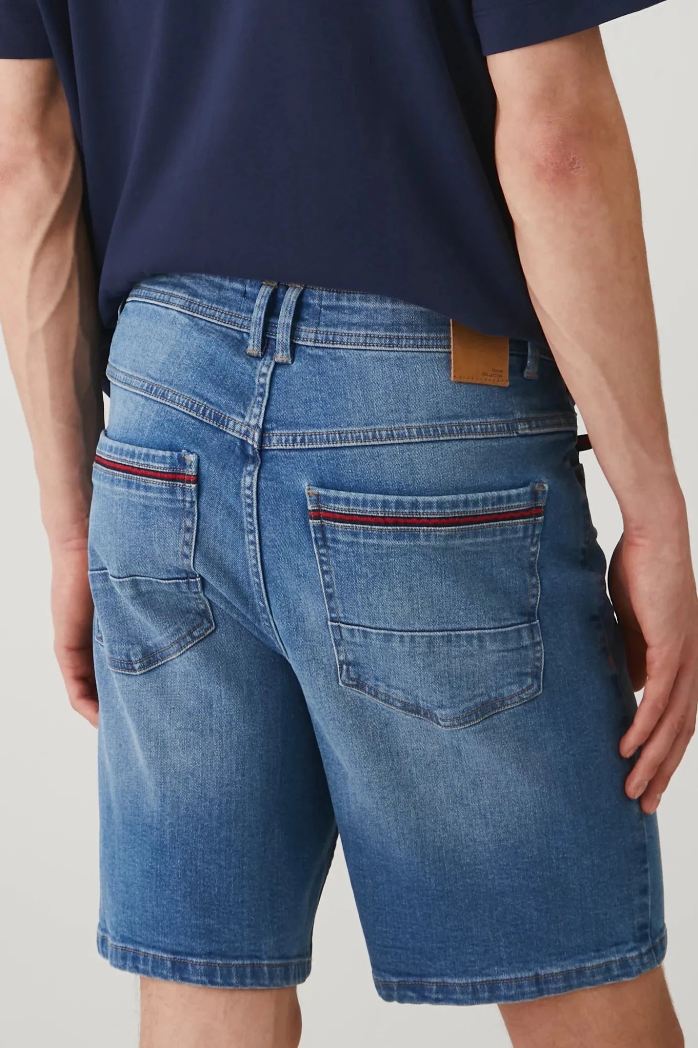 Мъжки къси дънки за всякакви поводи в светло син цвят Medicine Roberto Fashion Store Jeans RS25-SZM075-55J-31 31