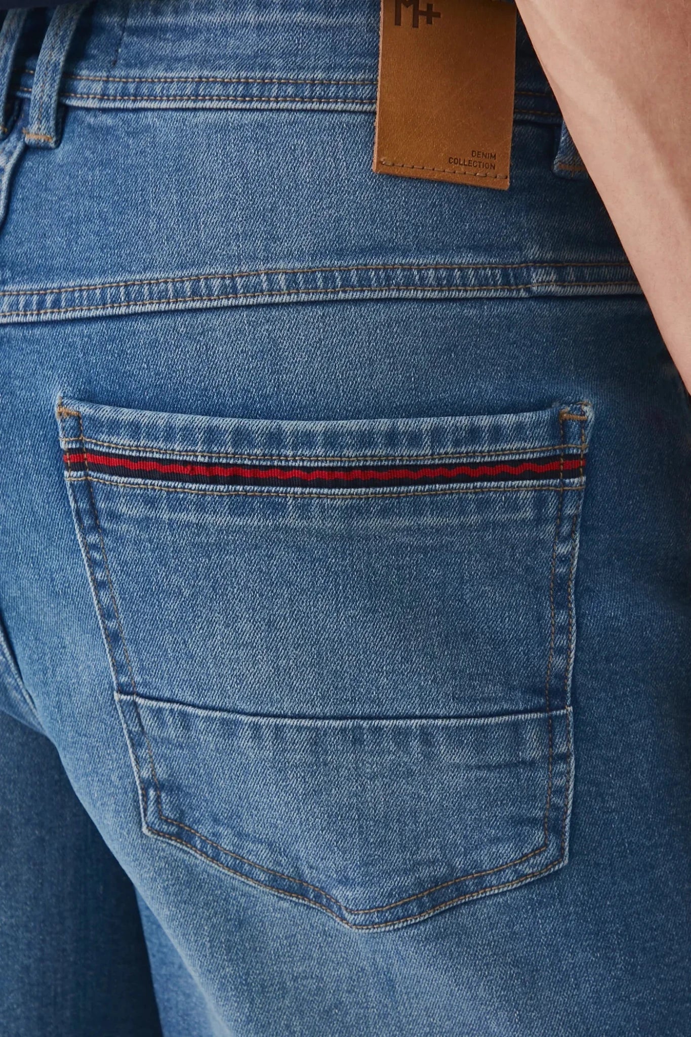 Мъжки къси дънки за всякакви поводи в светло син цвят Medicine Roberto Fashion Store Jeans RS25-SZM075-55J-31 31