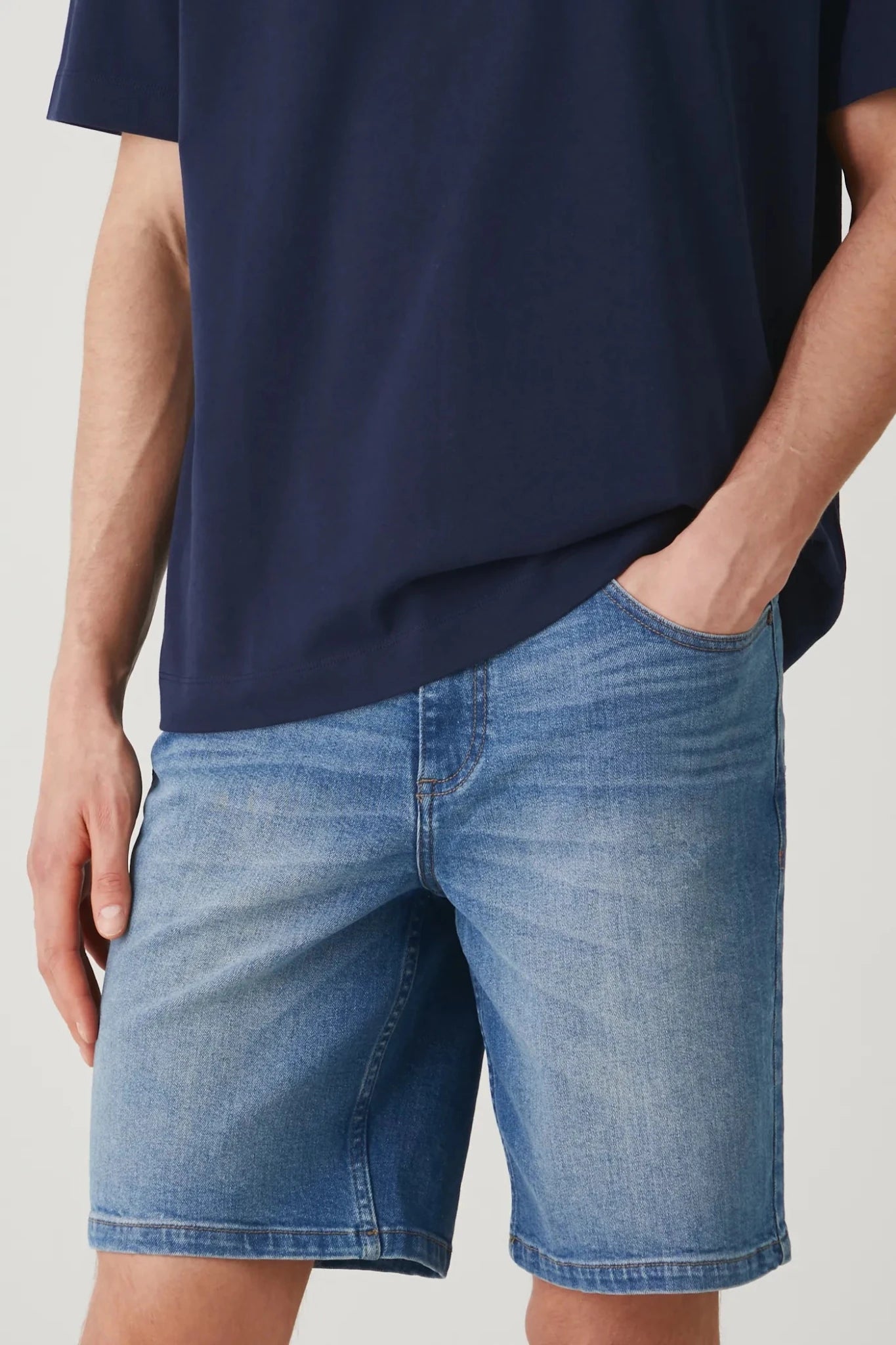 Мъжки къси дънки за всякакви поводи в светло син цвят Medicine Roberto Fashion Store Jeans RS25-SZM075-55J-31 31