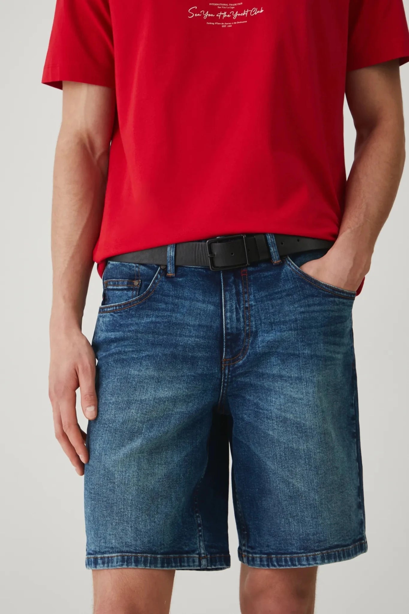 Мъжки къси дънки за всякакви поводи в тъмносин цвят Medicine Roberto Fashion Store Jeans RS25-SZM075-55J-31 31